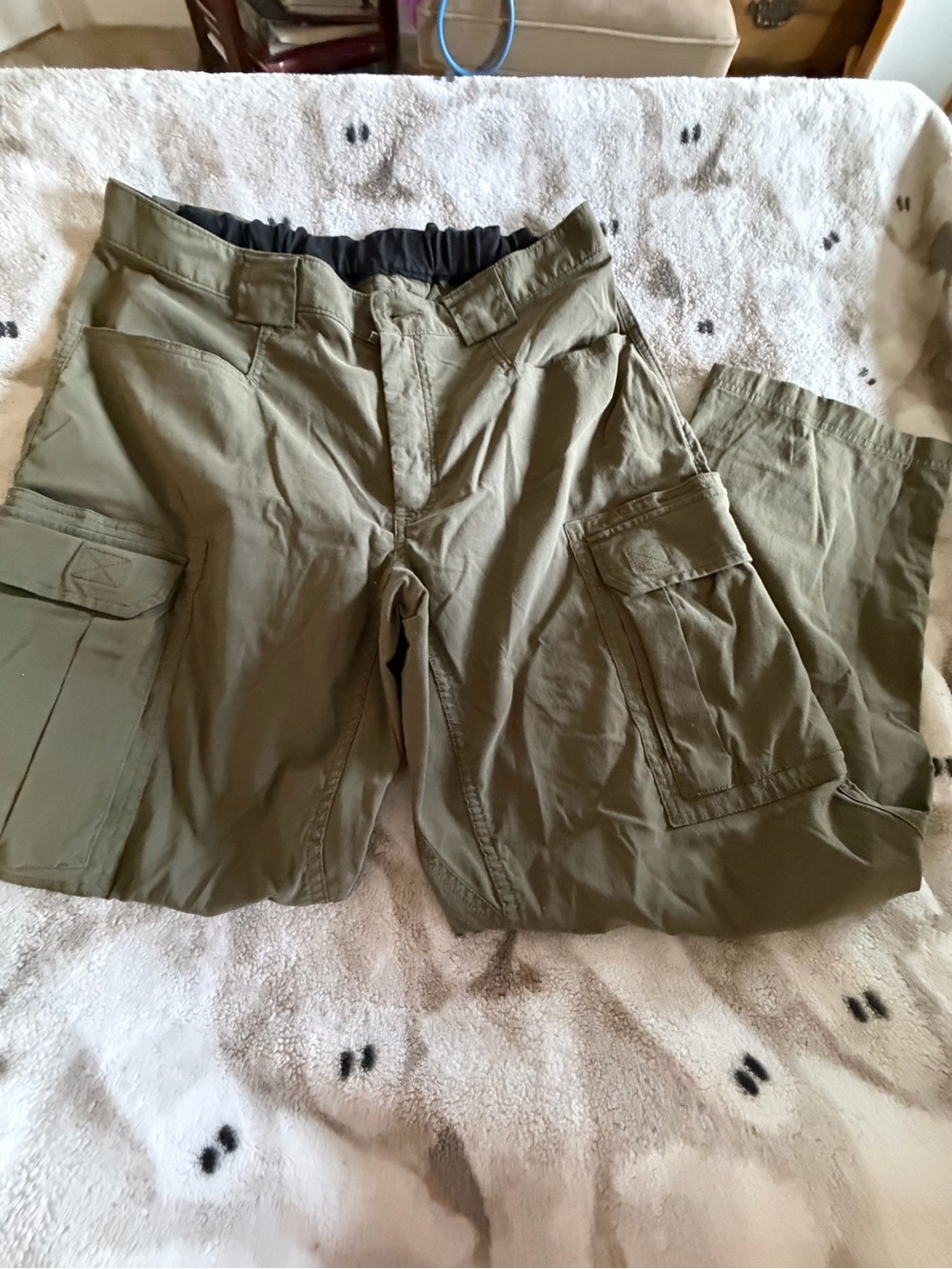 Duluth Trading Co Olive Green Cargo Pants with Elastic Waistband